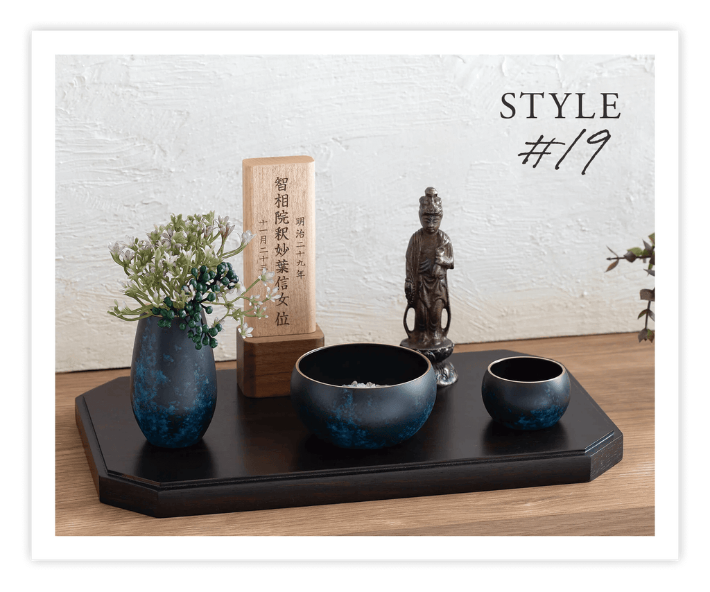 シンプルながら本格派の趣を<br>黒檀と三具足が織りなす上質な供養空間