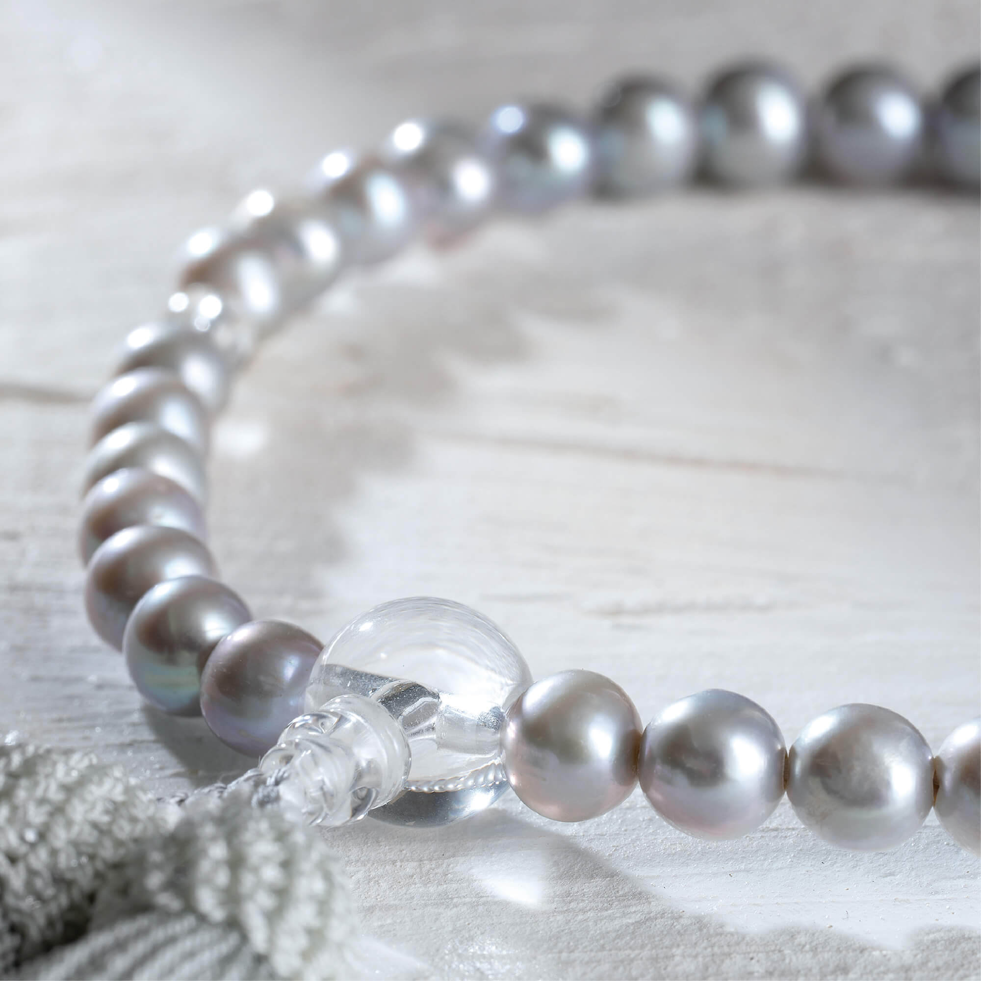 念珠】グレー淡水真珠 片手8mm 水晶仕立 本絹頭房 SN004 – 祈り百貨店